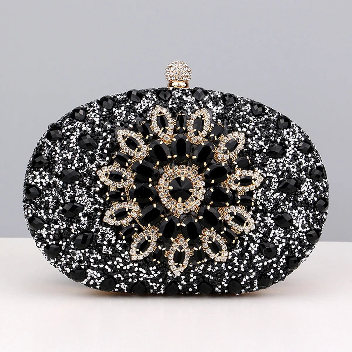 Pochette de soirée fleur avec strass et diamants, sac de mariage en luxe avec chaîne, design élégant et sophistiqué.